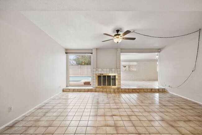 Building Photo - Eastside 4 Bedroom Home with Pool