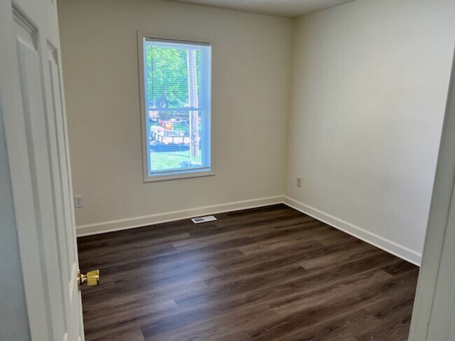 Building Photo - Upcoming Renovated 3 Bedroom Home in Convenient Location! Showings tentatively scheduled to begin...