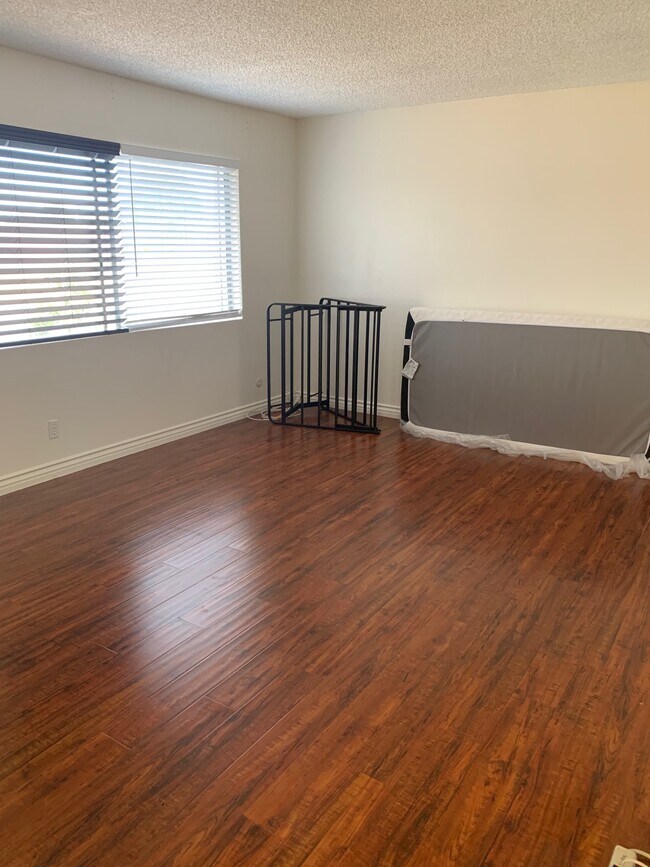 Master Bedroom with walk-in closet - 13864 Dawson St