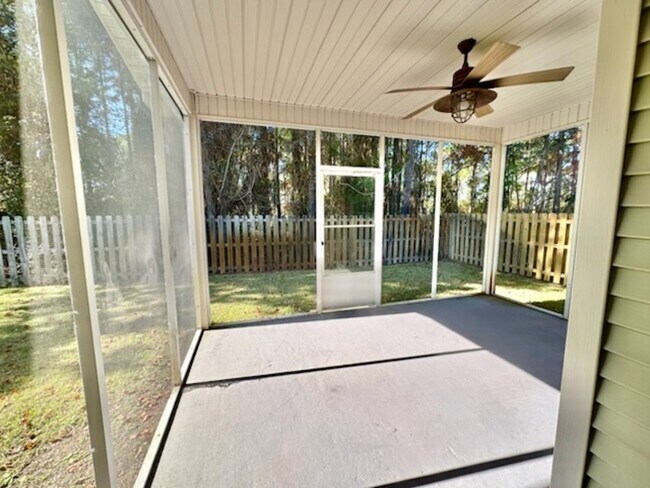 Building Photo - 302 Cll Escada