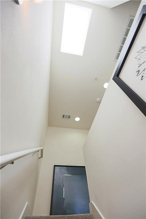 Building Photo - 711 W 32nd St