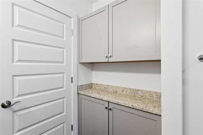 Building Photo - 111 Clifton St SE