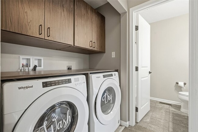 Building Photo - 1204 Pointe View Dr