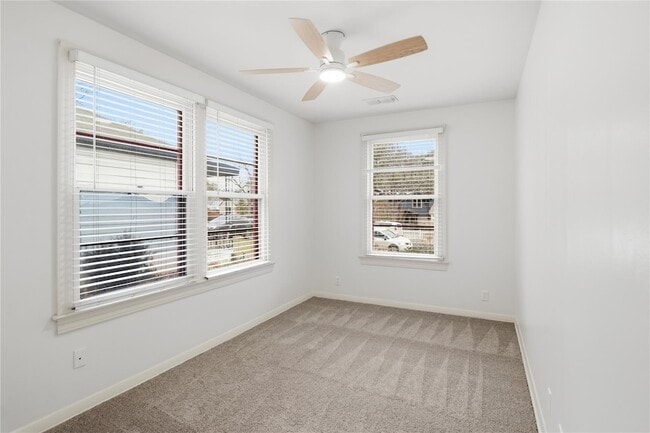 Building Photo - 2007 Montclaire St