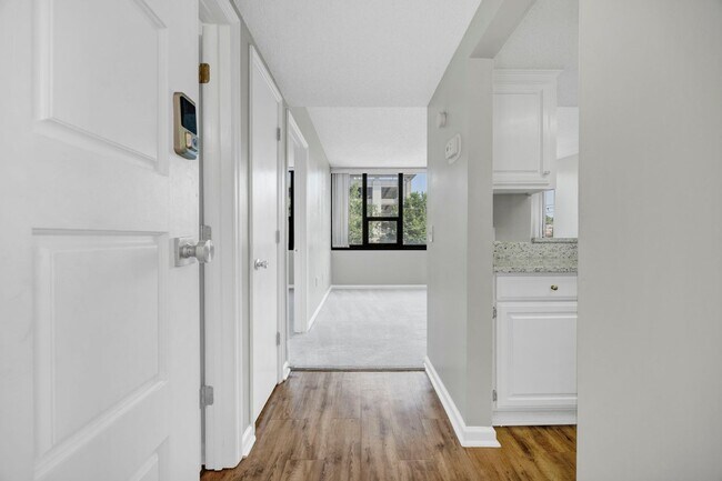 Building Photo - wh409