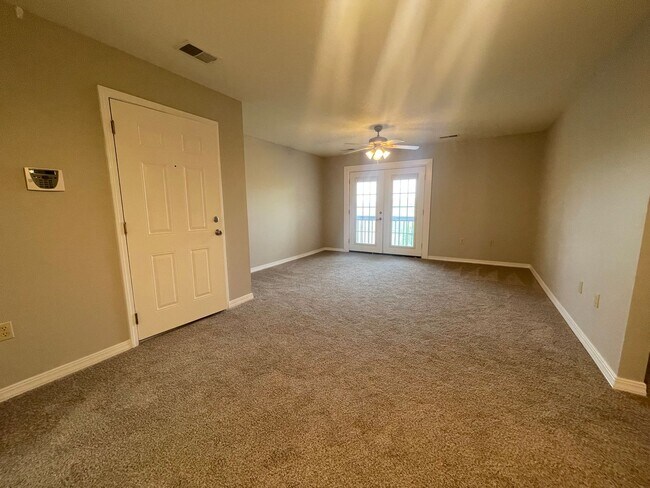 Building Photo - Spacious 3 Bedroom, 2 Bath Unfurnished Apartment with Stunning Views! Branson, MO