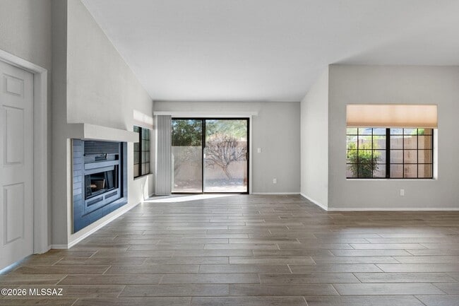 Building Photo - 321 E Fieldcrest Ln
