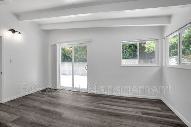 Building Photo - 1588 Ridgecrest Rd