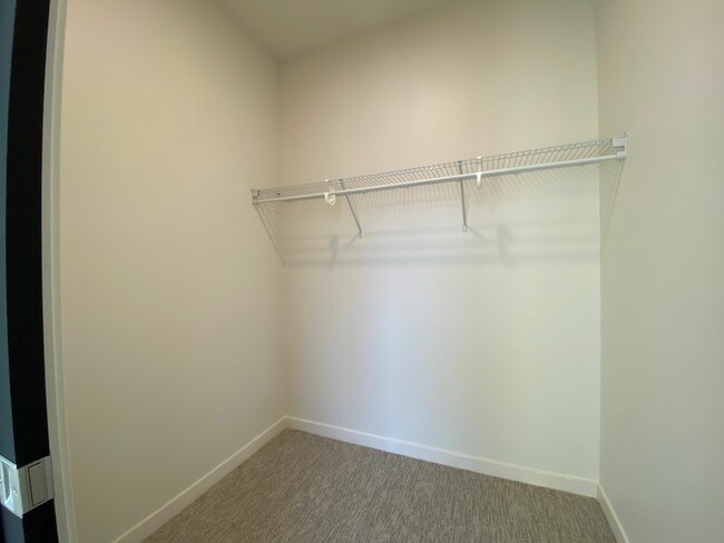 Walk In Closet - Brookside Commons