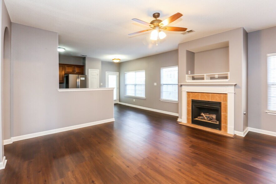 Building Photo - 9918 White Poplar Dr