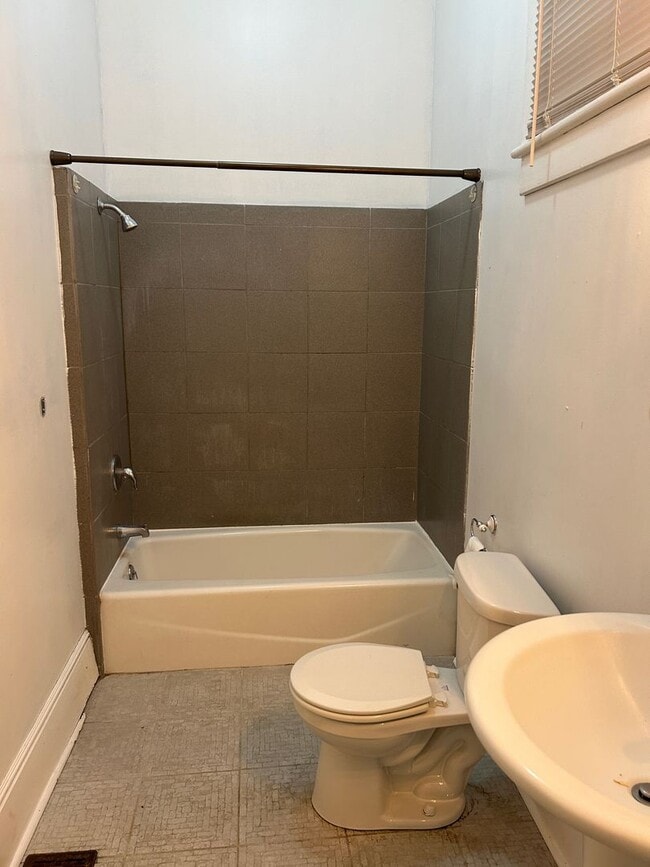 Building Photo - Savannah 1ST Floor of Duplex on Whitaker Street @ 34th-Near Forsyth Park