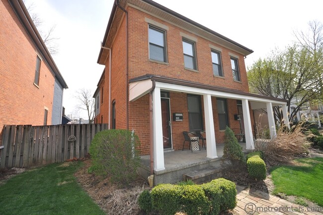 Building Photo - 820 Summit St