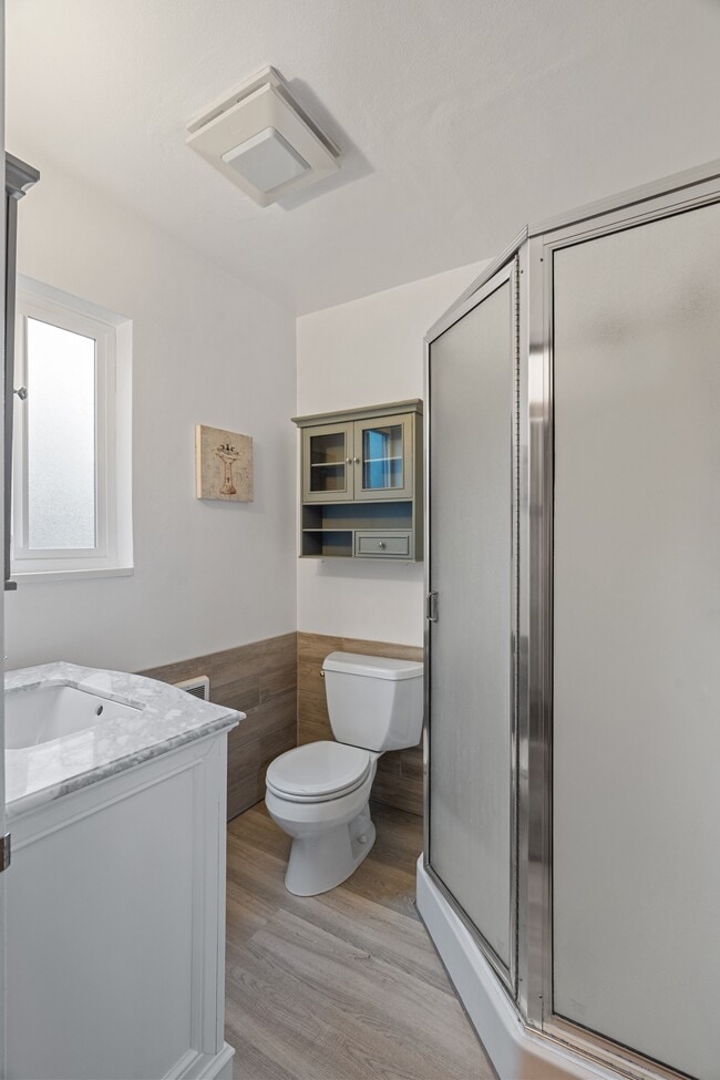 Building Photo - 410 Lois Ln Ct