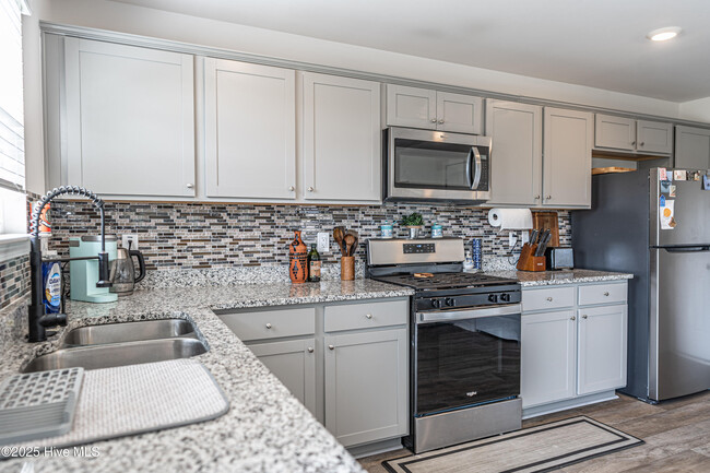 Building Photo - 3024 Paradise Way
