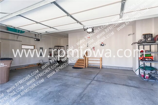 Building Photo - 1127 90th St