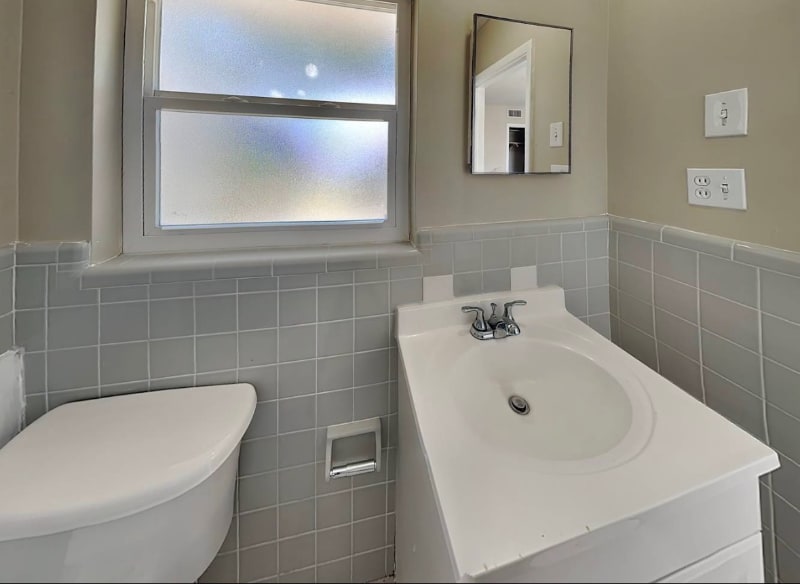 Building Photo - 1265 Stratford Dr