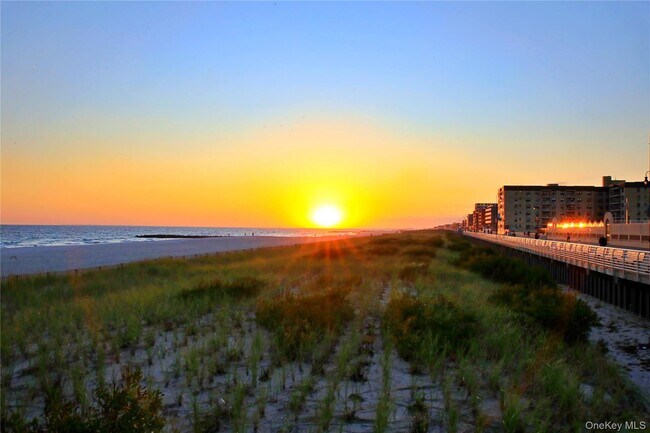 Building Photo - 230 W Broadway