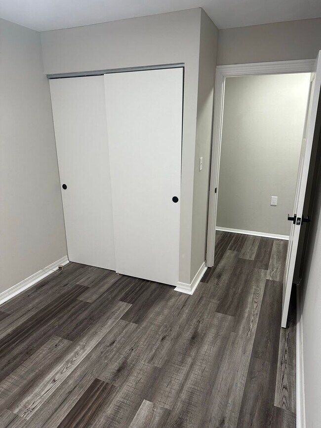 Building Photo - Oversized 3 Bedroom with laundry room & Sp...