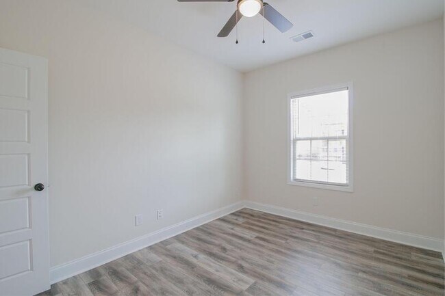 Building Photo - 550 Peachers Mill Rd