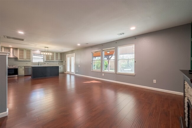Building Photo - 9226 MacMillan Ln