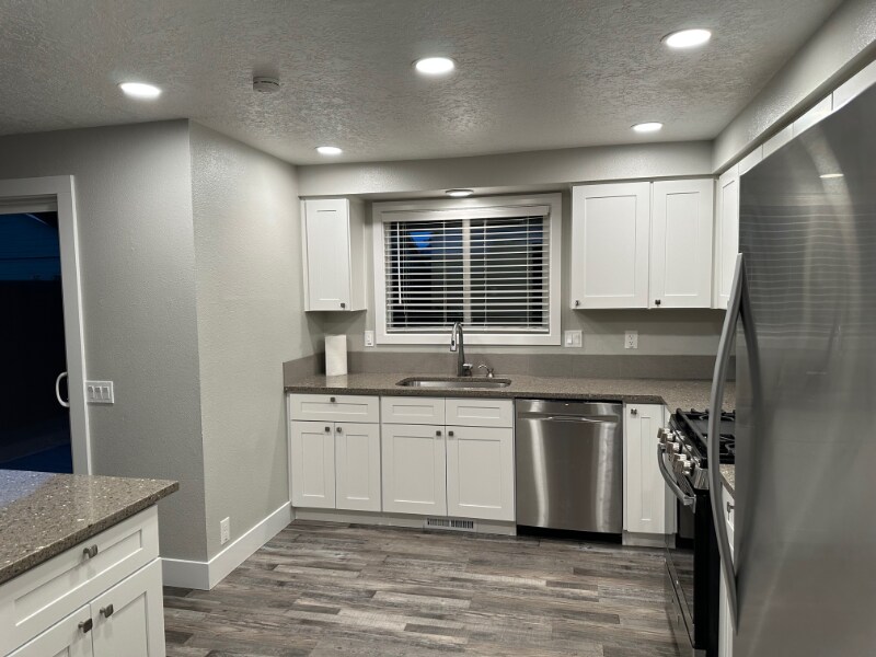 Building Photo - 5230 Autumn Leaf Ct N