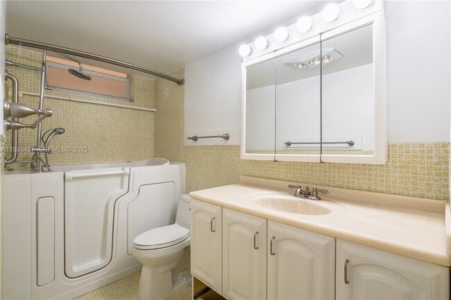 Building Photo - 2999 Point E Dr