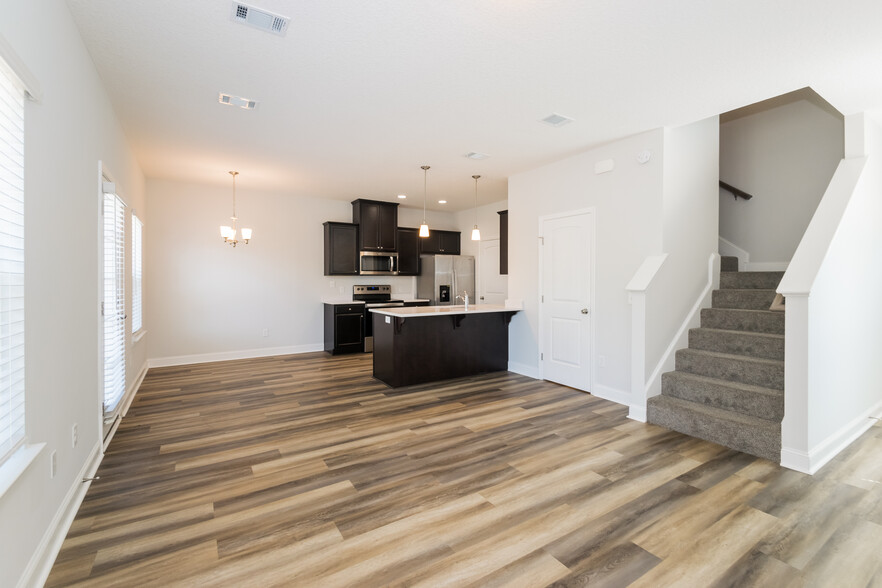 Building Photo - 135 Sugarberry Cir