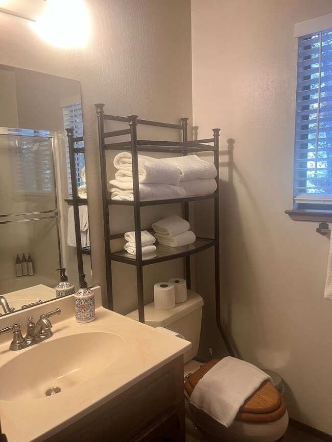 Building Photo - Tahoe Donner Long Term Lease - 2 bedroom with loft