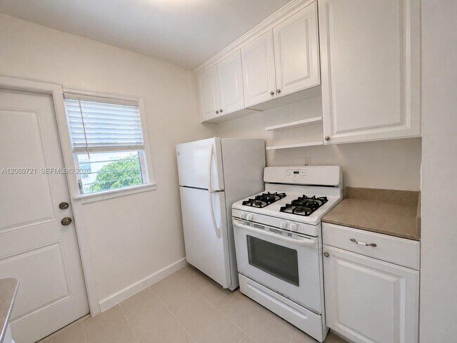 Building Photo - 7407 Byron Ave