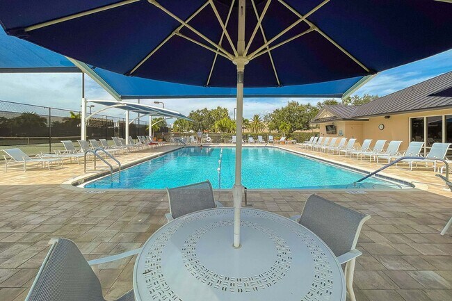 Building Photo - Beautiful 2-Bed Pool Home with Deeded Golf...