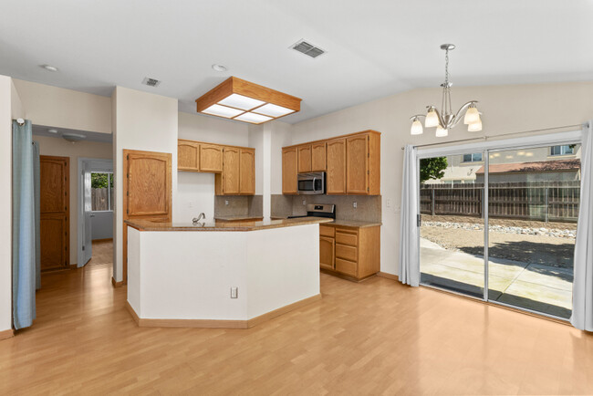Building Photo - 8753 Redwood Grove Way