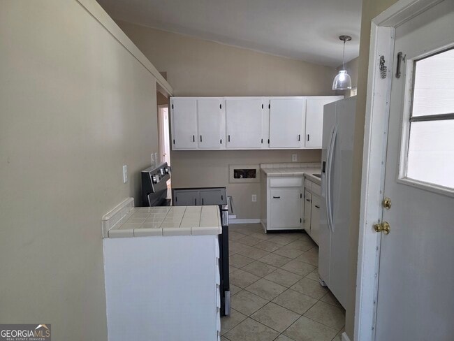 Building Photo - 407 W 9th St