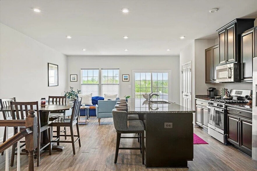 Primary Photo - 2065 Elm Tree Ct
