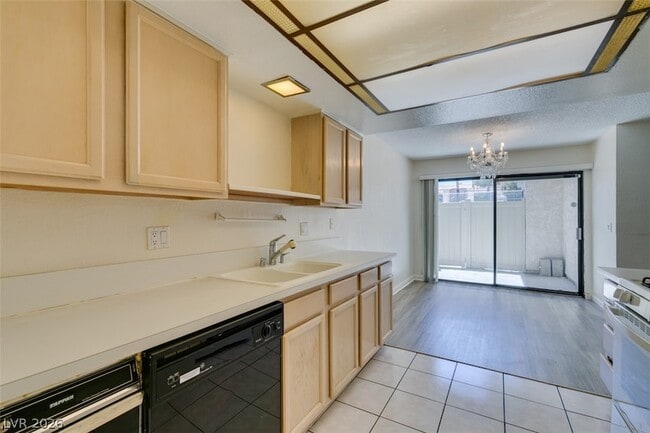 Building Photo - 2127 Pine Breeze Ln