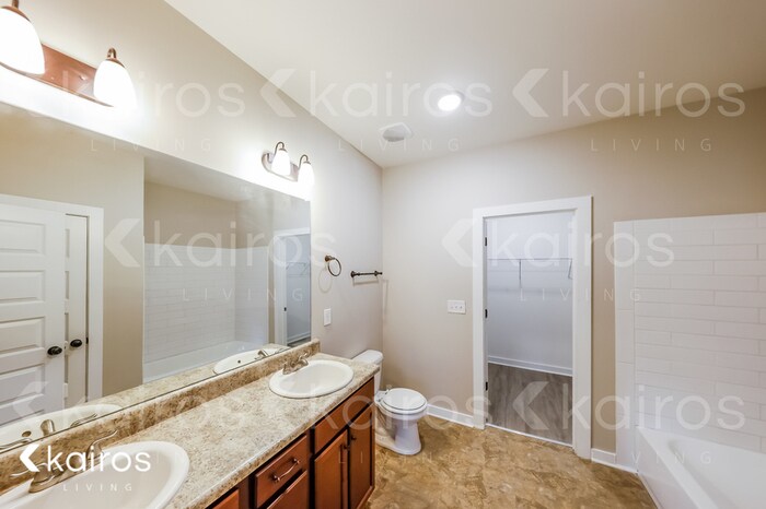 Building Photo - 8007 Shadesbrook Dr