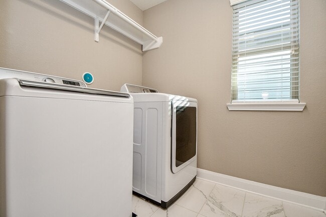 Building Photo - 8622 Cedar Plains Ln