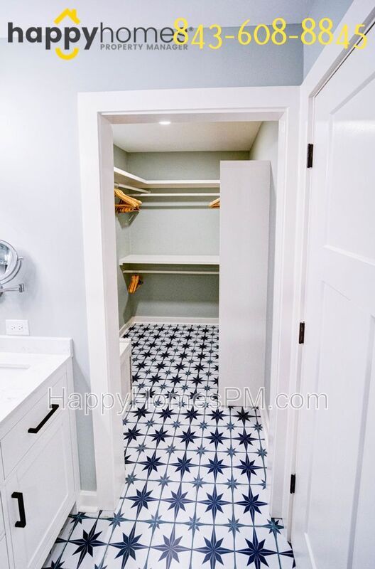 Building Photo - 2011 N Hwy 17