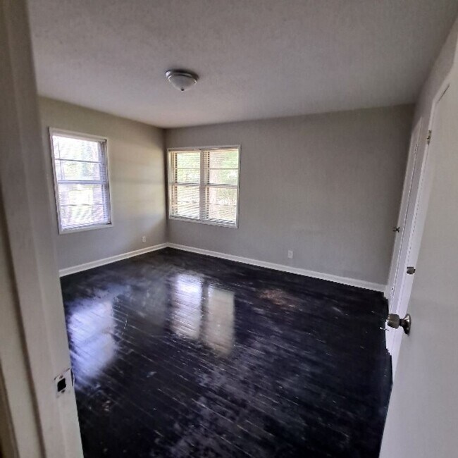 Building Photo - 3453 Madewell St