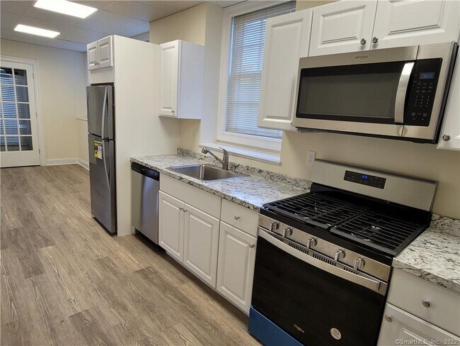 Building Photo - 128 East Ave