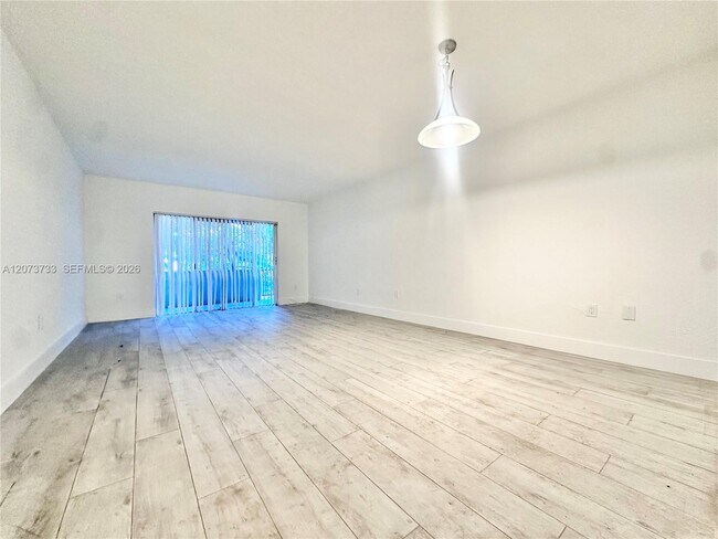 Building Photo - 6890 N Kendall Dr