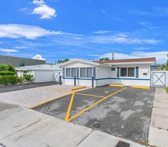 Building Photo - 1541 NE 15th Ave