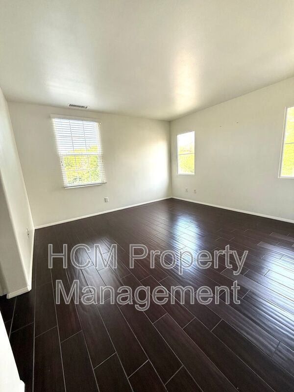 Building Photo - 74 Chantilly