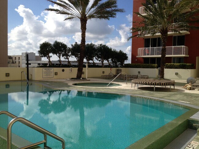 Building Photo - 1551 N Flagler Dr