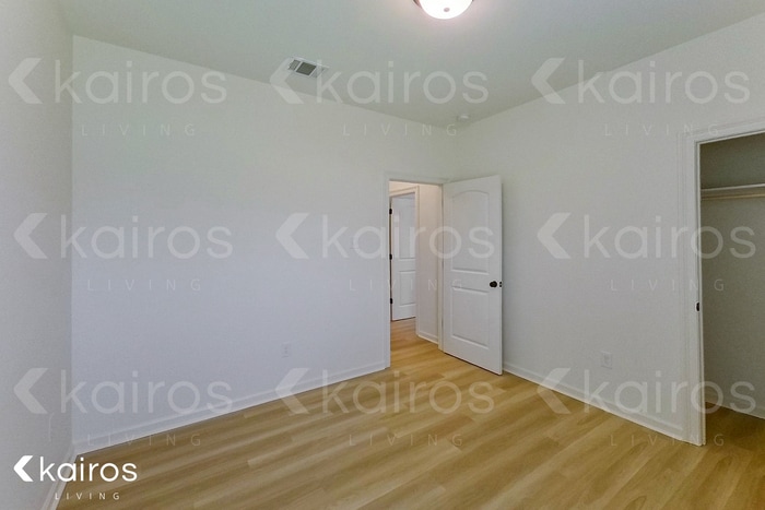 Building Photo - 207 Foggy Ln