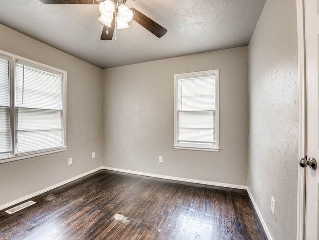 Building Photo - 3 Bedroom 1 Bath Home in Shawnee!