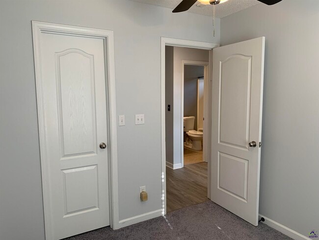 Building Photo - 110 Amber Dr