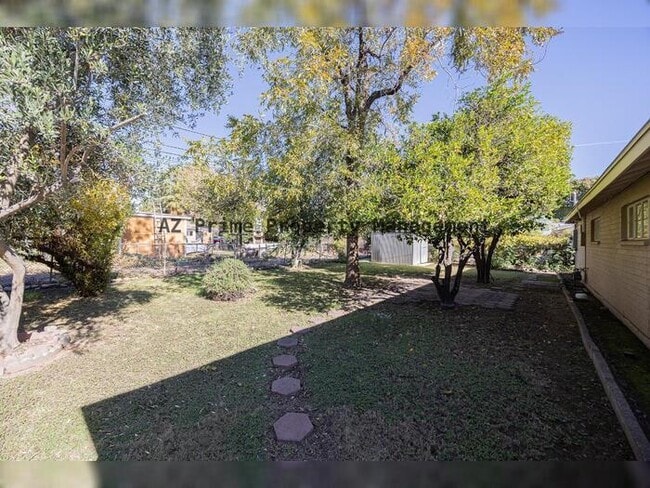 Building Photo - 530 W 15th St