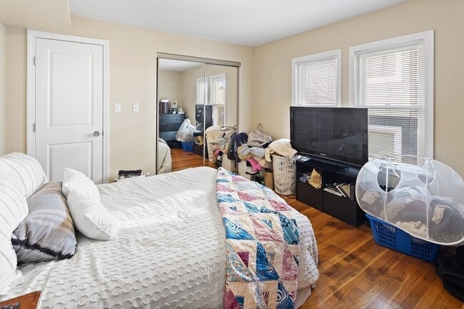 Building Photo - 143 Sydney St