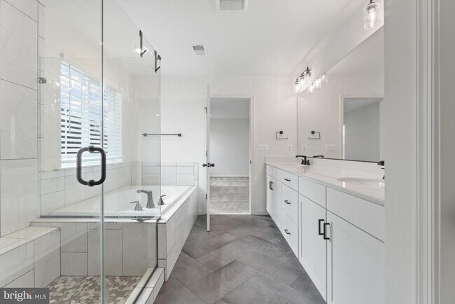 Building Photo - 5508 Redgum Ln