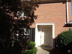 Building Photo - Peacehaven/Sherwood Forest Townhouse